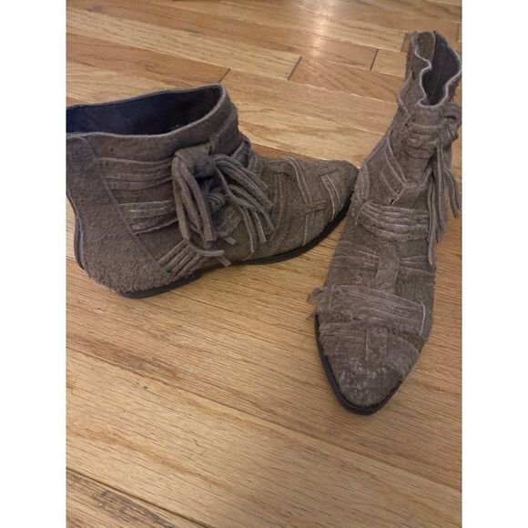 Free People womens tan/sand Decade suede distressed fringe ankle booties sz 40/9 - Picture 3 of 10
